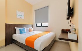 Sans Hotel Max Living Cengkareng